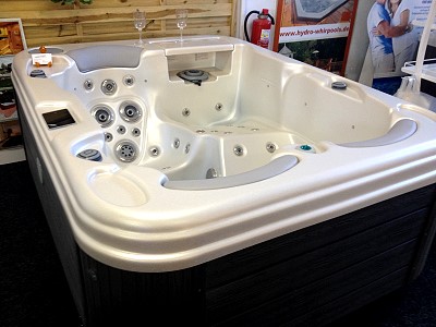 Zonza Showroom3
